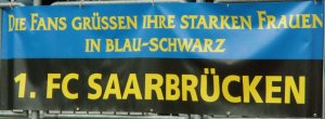 Starke Frauen in Blau-Schwarz